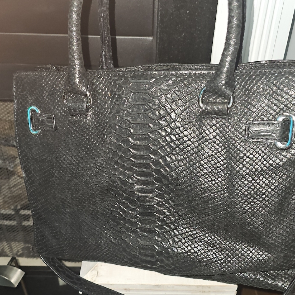 Michael Kors Black Snakeskin Textured Handbag - Picture 6 of 8
